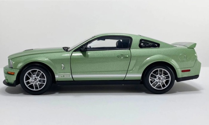 1:18 2007 Ford Mustang Shelby GT500 - Lime Green